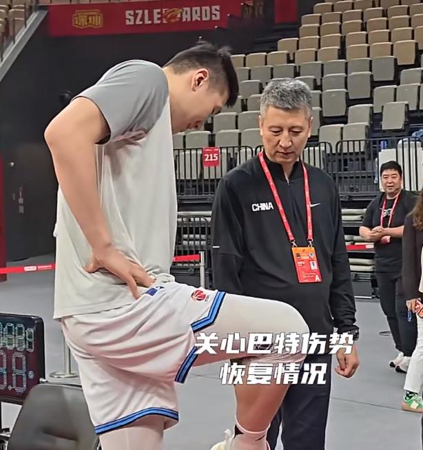 郭士强指导深圳现场观看比赛，与昔日弟子“小巴特”李炎哲亲切交流。

3月20日晚