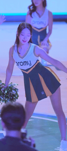 拉拉队员集合啦！