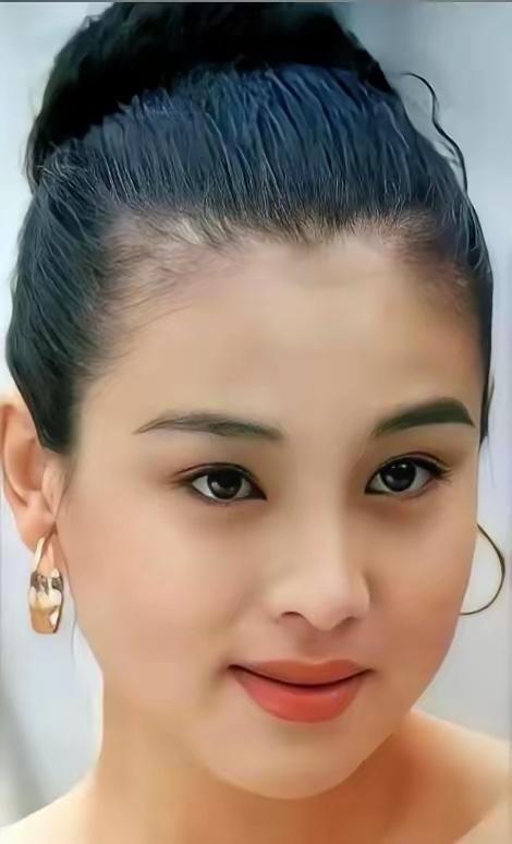 1999年，演员赵明明刚生下女儿，身体还在恢复，丈夫英宁就提出离婚，赵明明追问缘