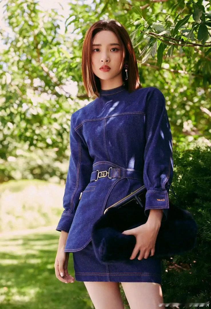 唐艺昕在我脑子里乱窜 梦回祺嫔梦魇名场面，如今配上三公新歌，氛围感直接复刻升级版