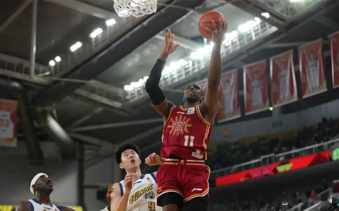 4月15日，CBA第39轮赛事中，山西汾酒与浙江方兴渡展开了一场精彩对决。
山西