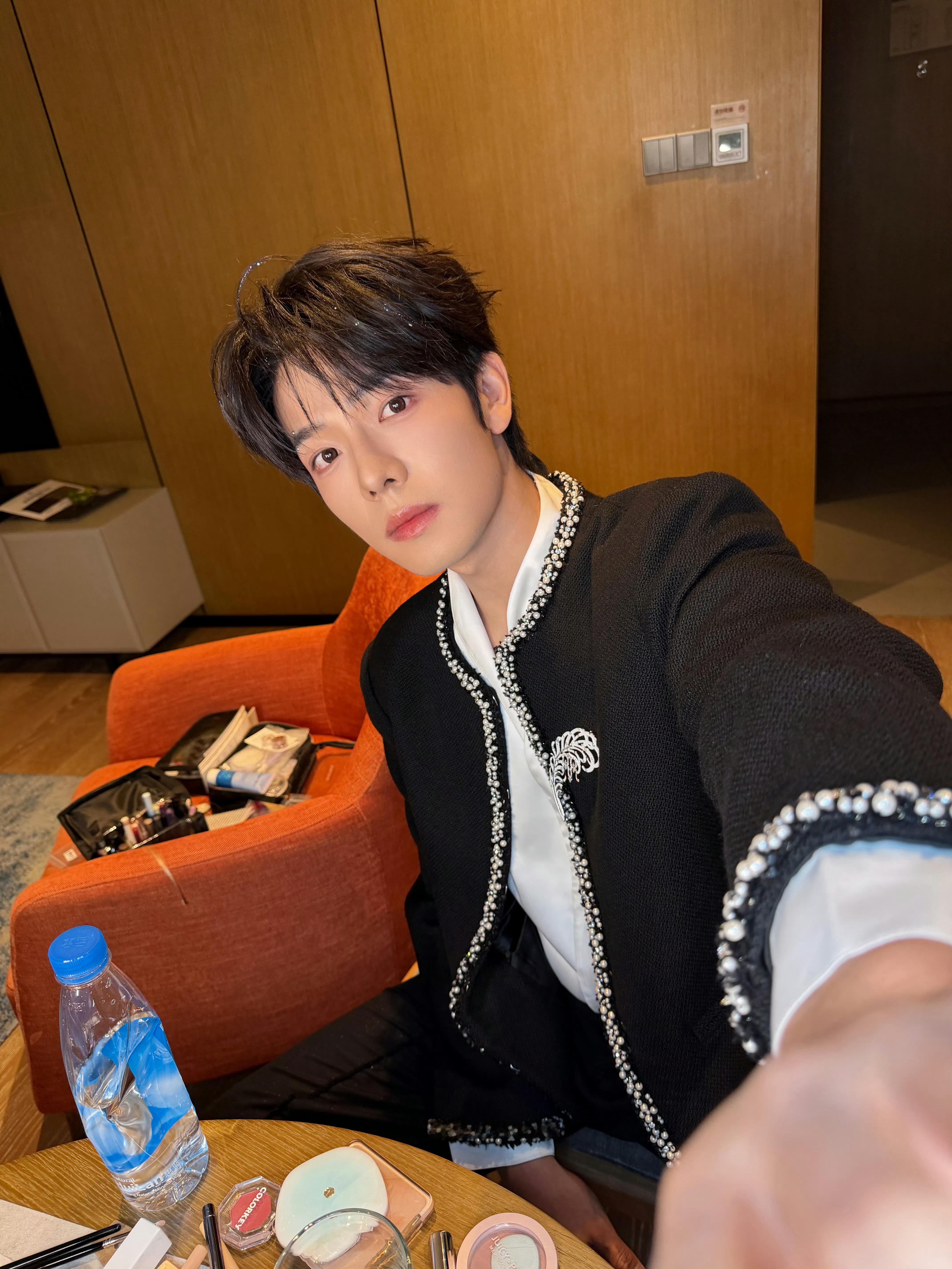 曾辉不吃压力清唱你快回来就是这样！勇敢大声唱出来！我们辉辉不吃压力唱错唱跑调没关