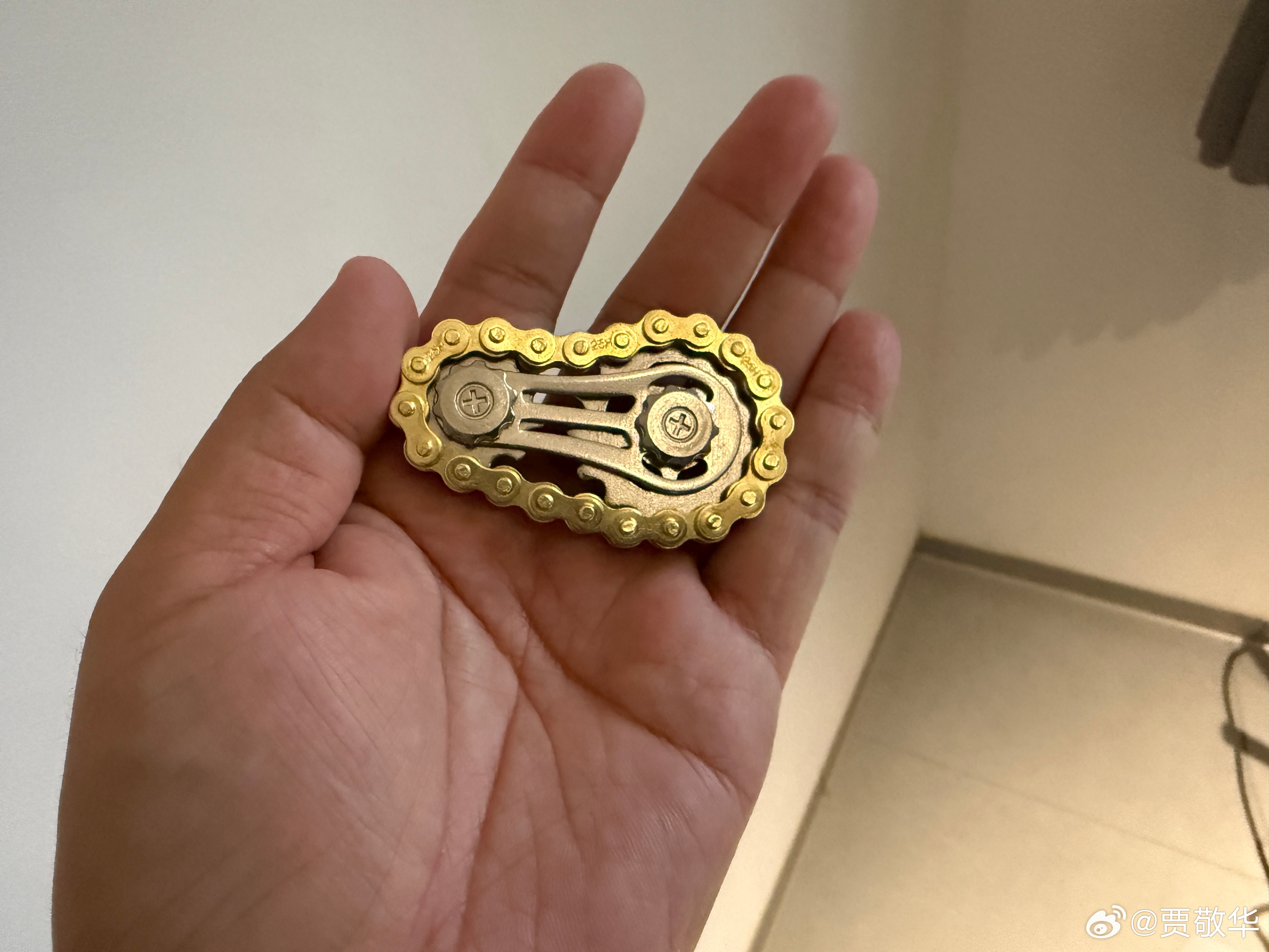 刚淘了一个小玩具，大家觉得怎么样？我觉得挺超值的，不过还没学会怎么玩，我是不是有