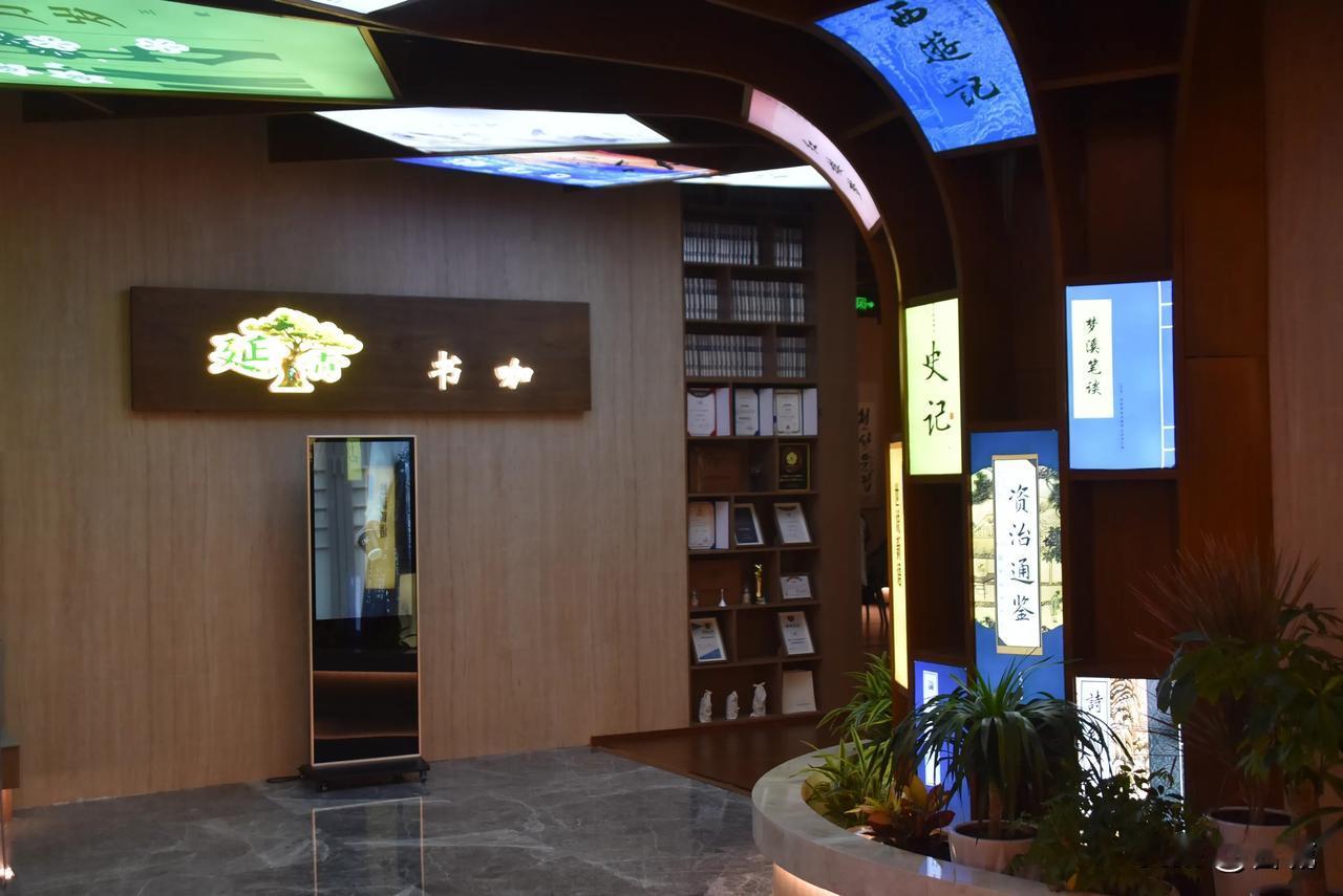 延青书咖：延边工人文化宫携手C&C，延边第一家大型读书与咖啡结合的书咖。是延边总