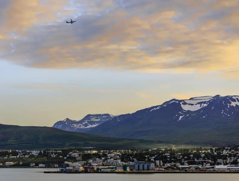 美国驻冰岛大使人选比利·朗自称要当“美国第52州州长”，这可闹了个外交大乌龙。他