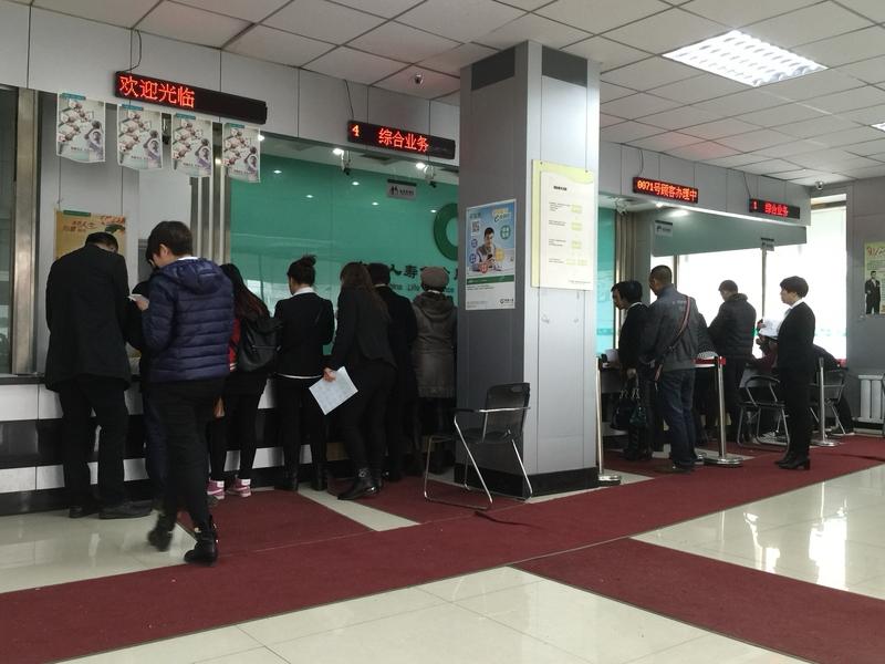 现在这职场真是怪事不断！1月18日有求职者求职时提了句想双休，中国人寿的HR直接