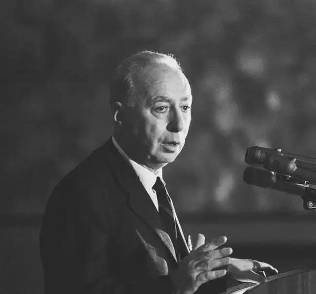 1943年，罗斯福对战后德国的思考是非常粗略的，在赫尔前往莫斯科之前，罗斯福在与