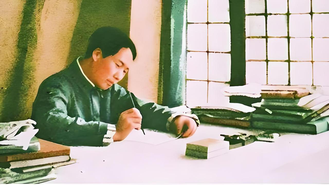 真的很难让人相信呐，就在延安那么简陋的窑洞里，他写出了《论持久战》。那时国土大片