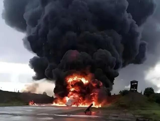 英国惹上大麻烦了！
乌克兰居然使用英国支援而来的巡航导弹去打击俄罗斯境内的炼油厂