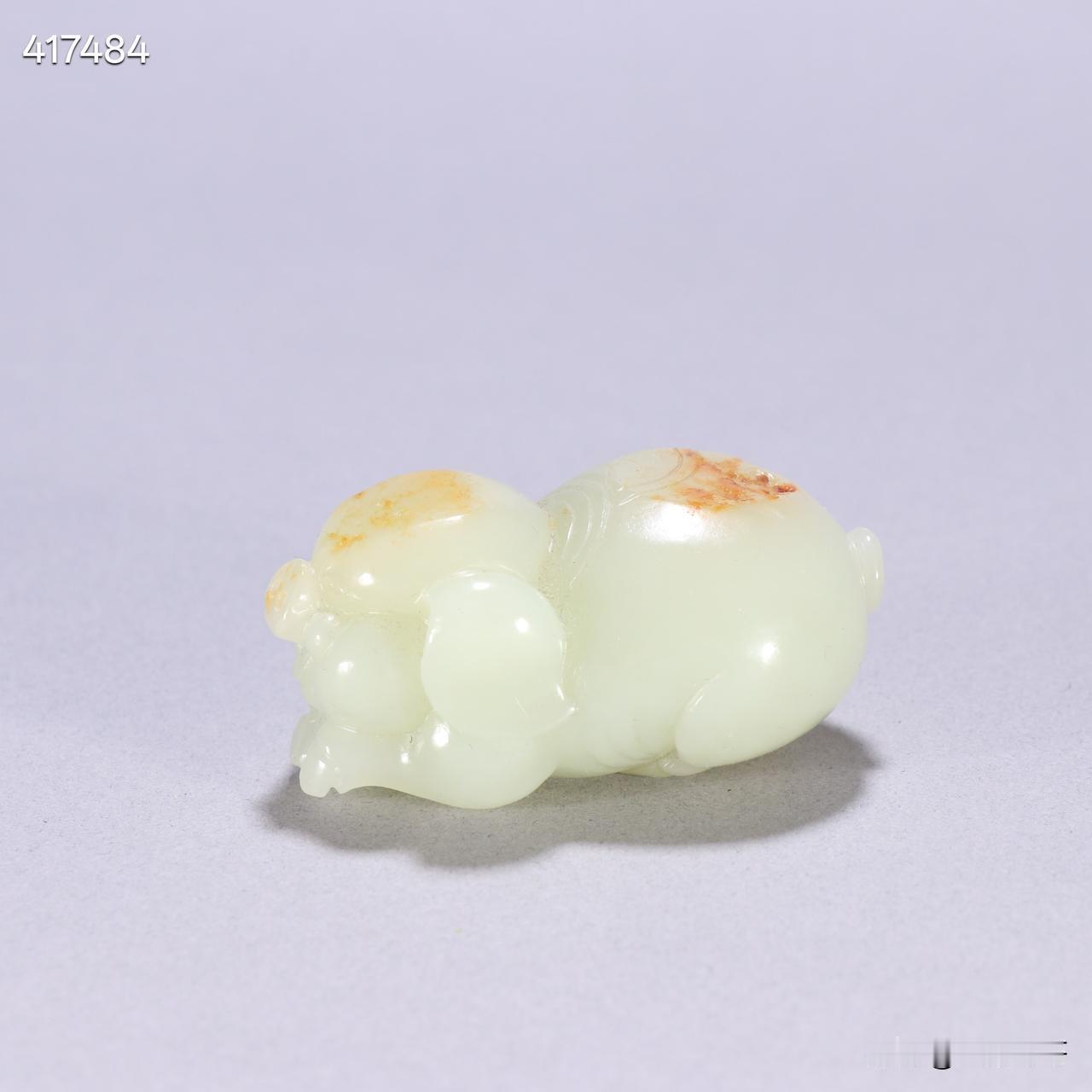 旧藏 和田玉籽料猪雕件
规格∶高2.7cm宽5.6cm