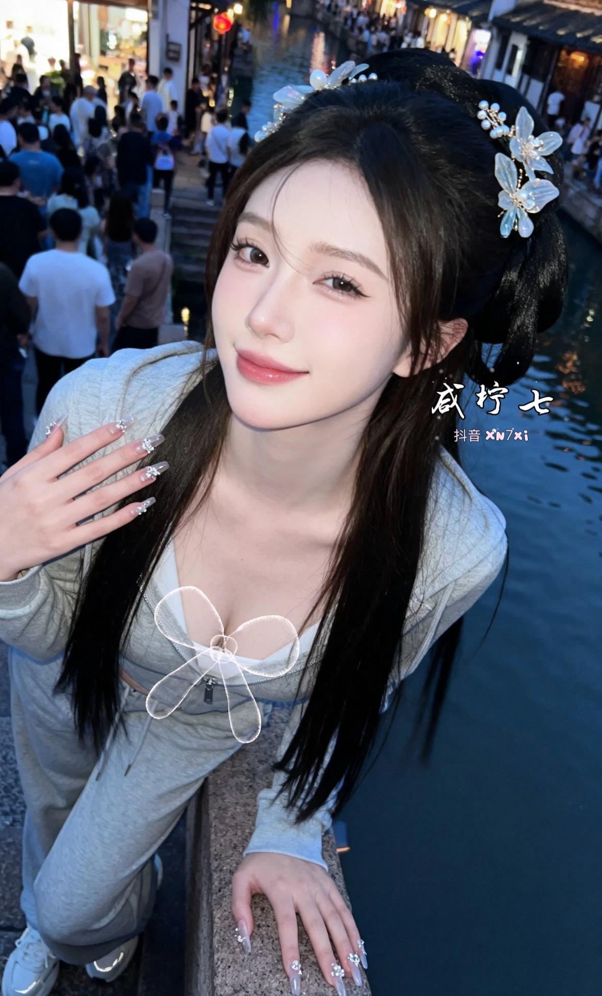 一抹春装 赴春光粉裳映春 绿裳春景照 春颜红妆 紫衫春景 秋春款女装 紫衫春景 