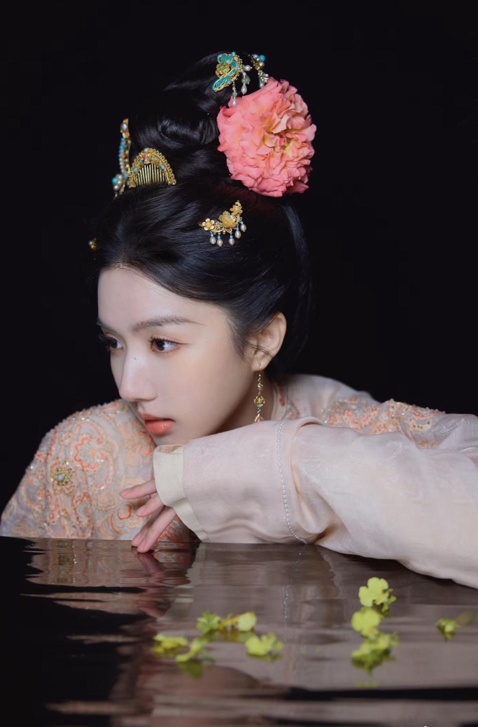 周五了，该补剧了。晚饭后没去散步，直接点开了《御赐小仵作2》，看看是不是原来的那