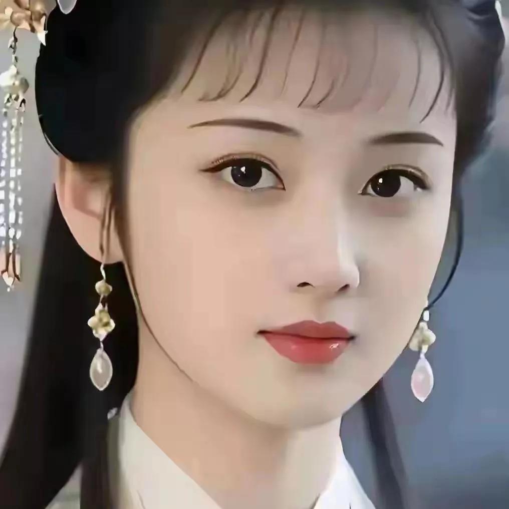 古典美女，惊艳的五官和优雅的气质，仿佛穿越而来的仙子。国风古代美人 温婉古风美女