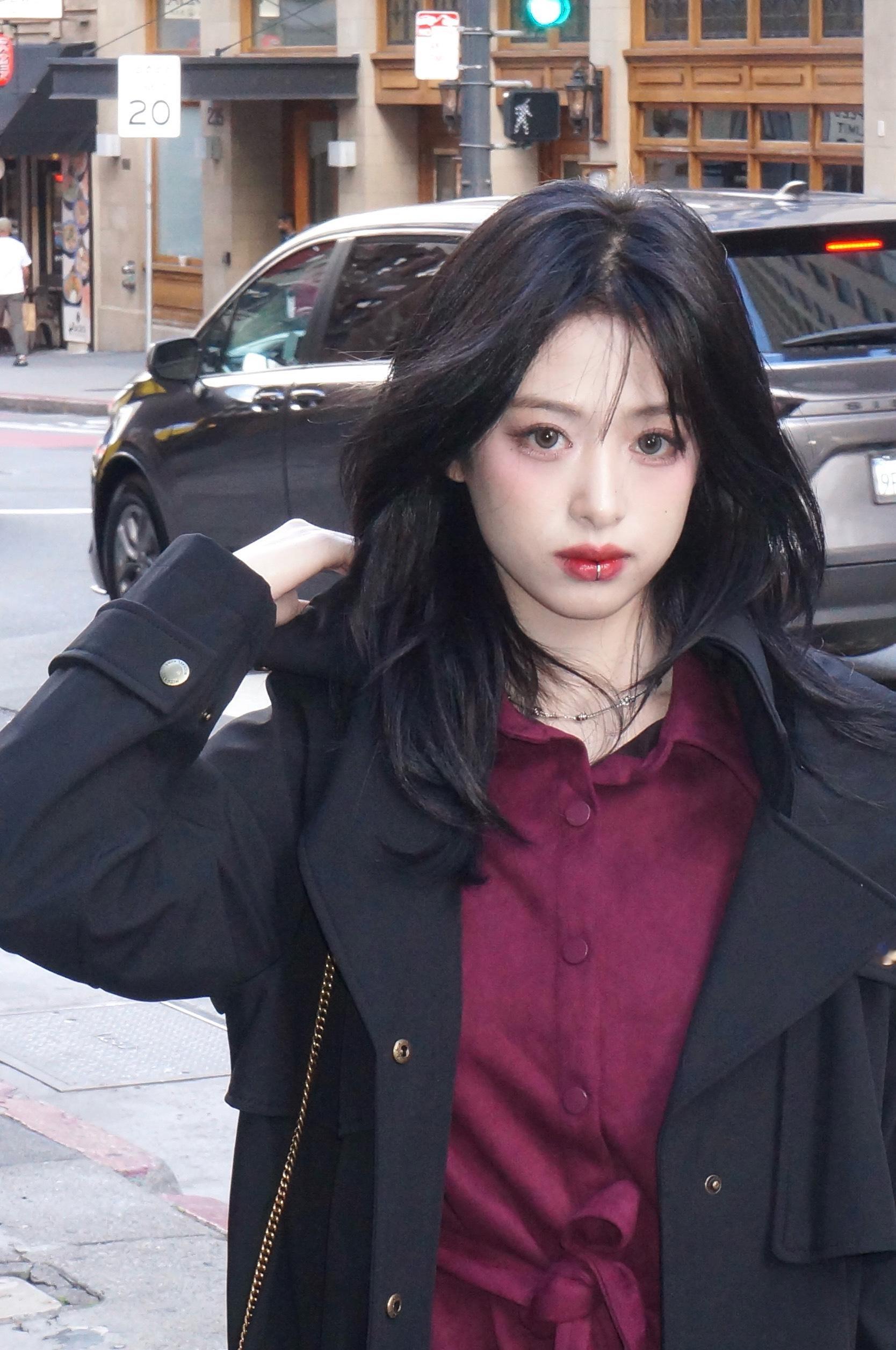 251024 AHYEON更新Wvs秋天没有来 ...🤧好冷 ​​​