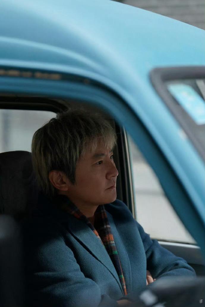 郭京飞新剧金手指全点给了别人郭京飞新剧设定妙哇，自己做事仿佛总差点火候，可帮起别