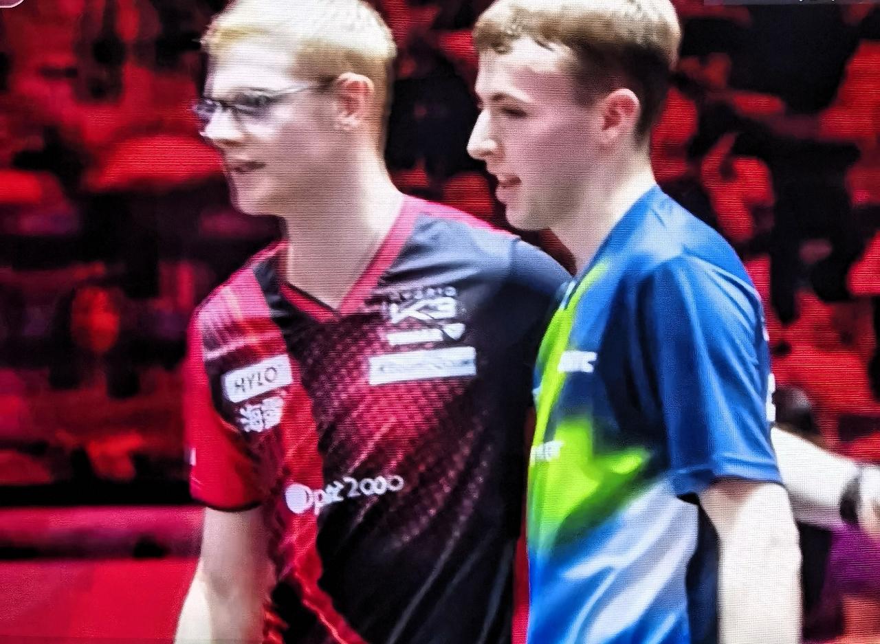 WTT新加坡大满贯1/8决赛进行的法国德比：
科顿对阵勒布伦。
勒布伦以11-8