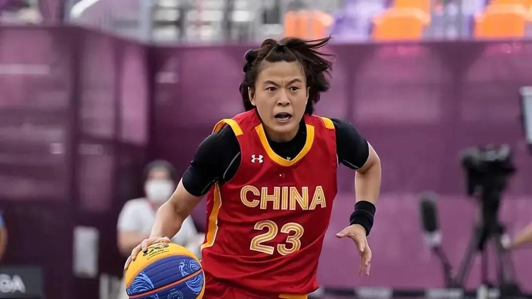 王丽丽为什么没有入选五人制国家女篮？

1，感觉主要原因之一是战术体系问题。
早