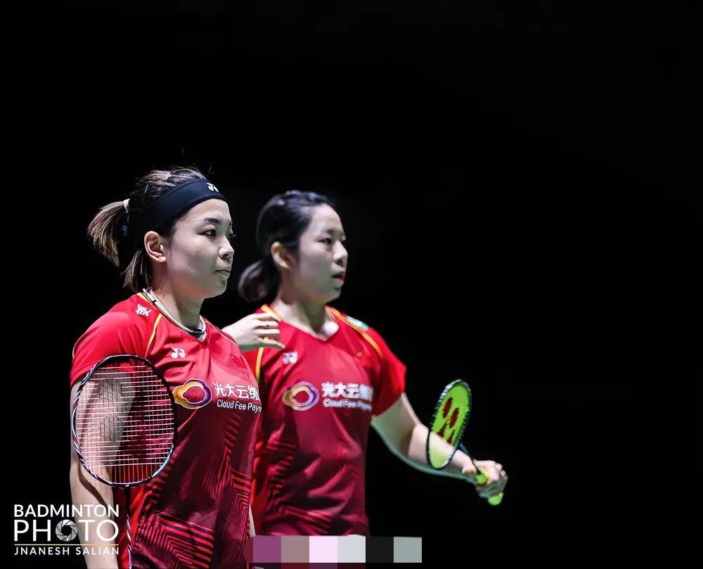 

 
陈清晨/贾一凡（中国）2-0 兰尼/丽比卡（印尼）
（21-5 21-8