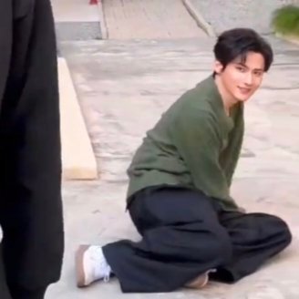 呜呜下次再也不敢了嘻嘻我装的