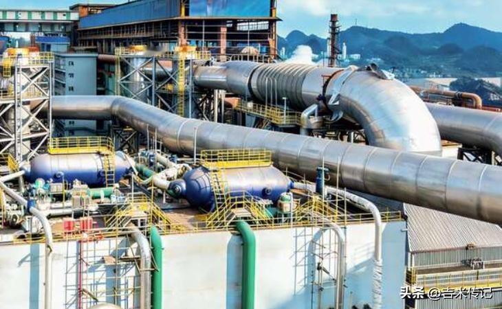 中国这项黑科技，竟把废气变成电？背后13年隐忍太震撼！

停车场里我蹲着刷手机，