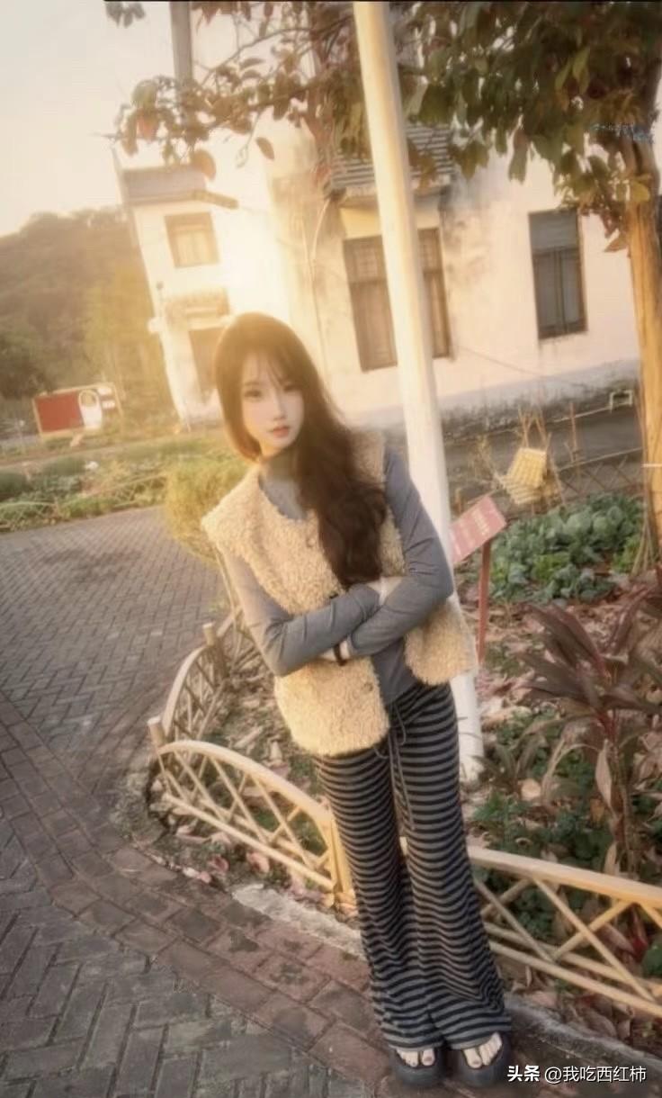 小县城00后中学老师最担心的事情还是发生了
入职以来，永远被认为学生的老师，听到