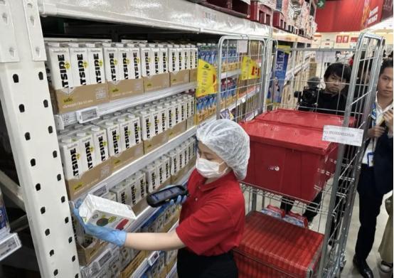 从投资中国到抄中国作业，时代彻底反转了，世界都开始向中国交学费。
 
这背后的变