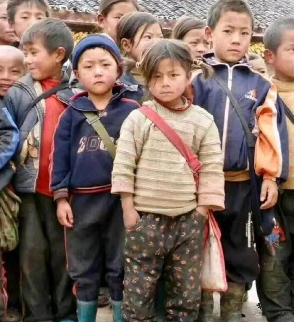 谁说女子不如男？董明珠，从小就是大姐大！霸气十足！一股子御姐范儿。带领着一群男的