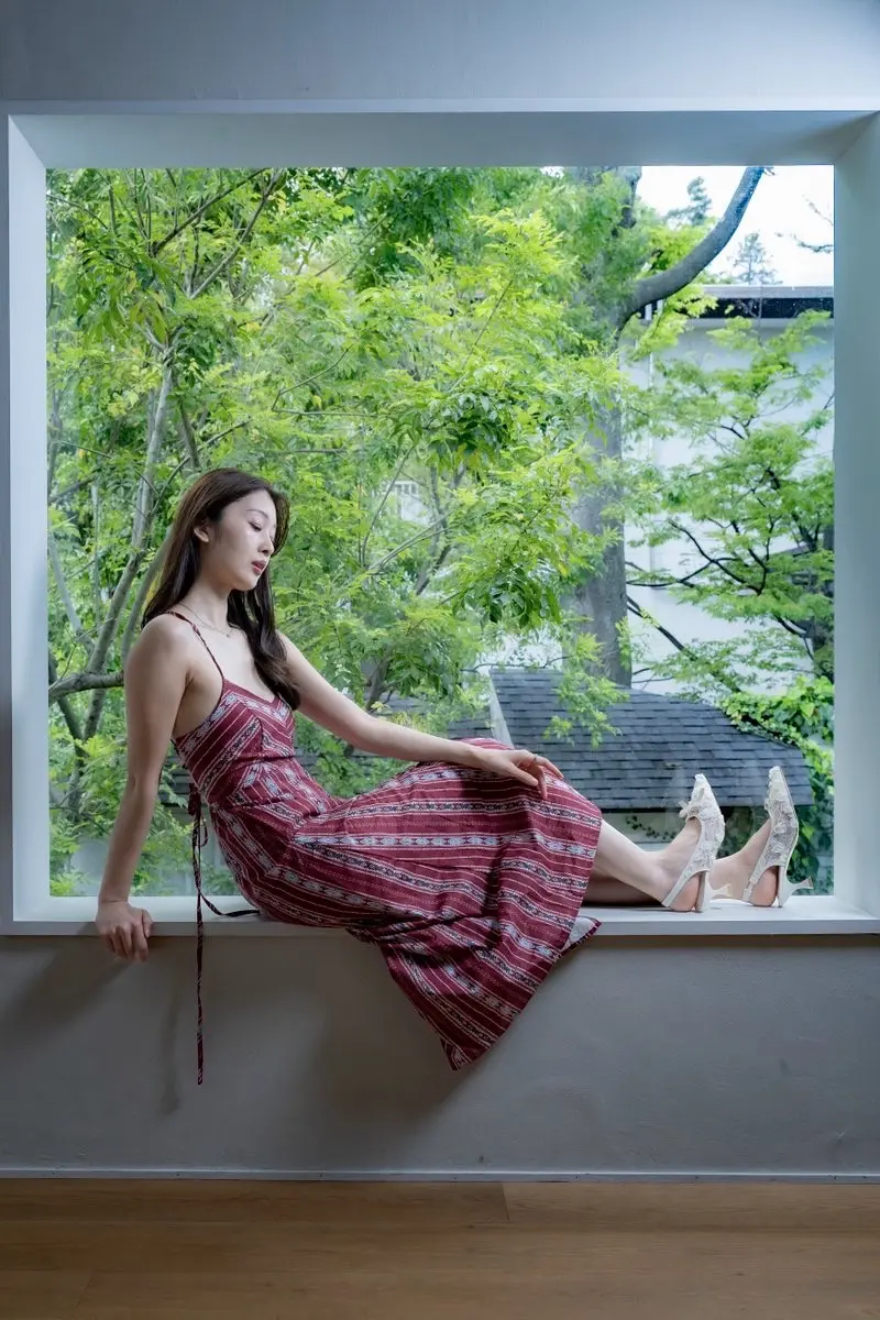 粉裙时尚大片 粉色长裙女神 优雅粉裙造型 粉裙女神 粉色吊带长裙