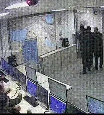 以色列的情报精确到秒，伊朗指挥部的门一打开，就被直接团灭！

伊以冲突“12日战