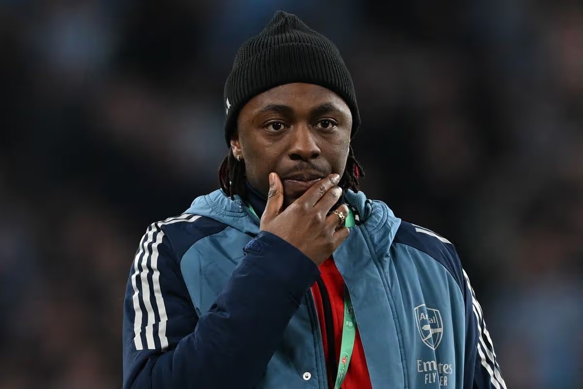 镜报消息，埃泽可能会缺阵一个月左右，但人们希望他能赶在阿森纳客场对阵曼城的比赛前