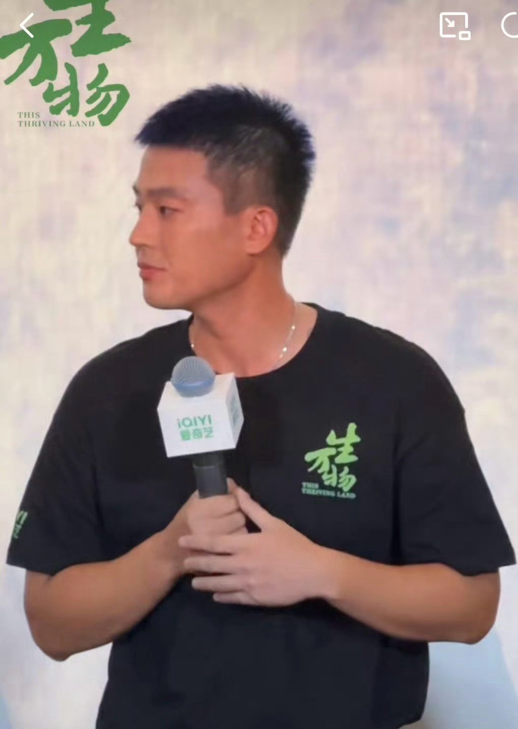 一起下地干活，欧豪却偷偷戴了防晒手套没告诉杨幂哈哈哈哈哈哈哈哈哈哈[笑cry][