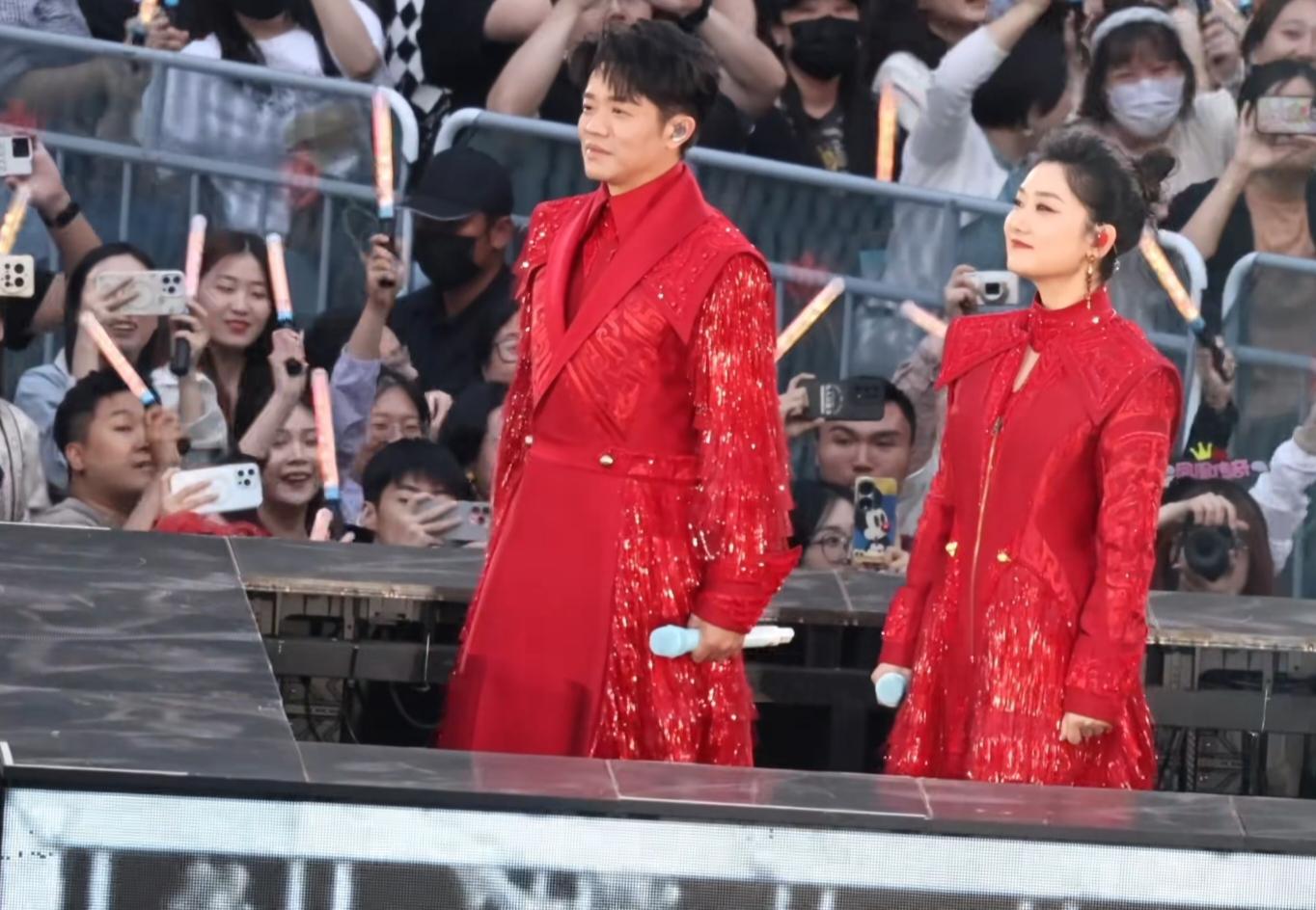 假如明年开演唱会！，多少人会潸然泪下？ ？