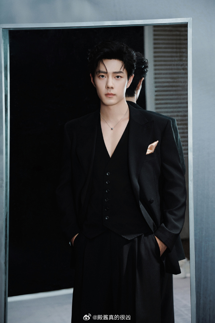 肖战今天上海NRAS线下活动出图，燥候巨星