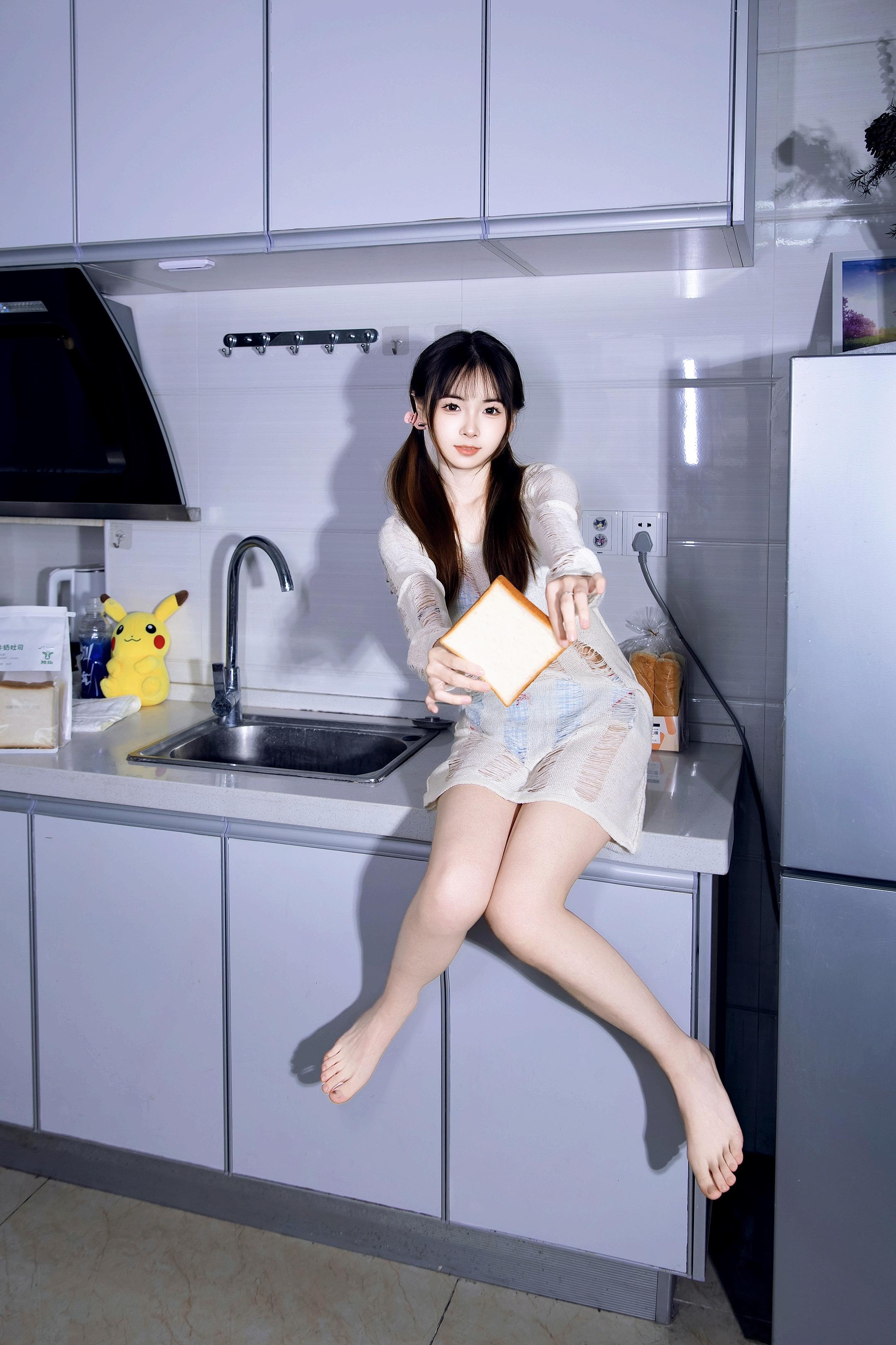 甜妹日记📔｜居家少女的快乐时光。《少女居家写真》 模特：  拍摄器材...