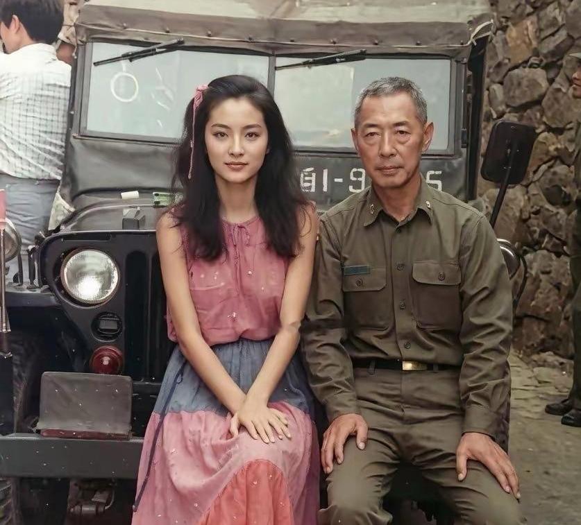 从前始终体会不到林青霞的美，直到看见她年轻时的旧照，瞬间惊为天人！
 
没有滤镜