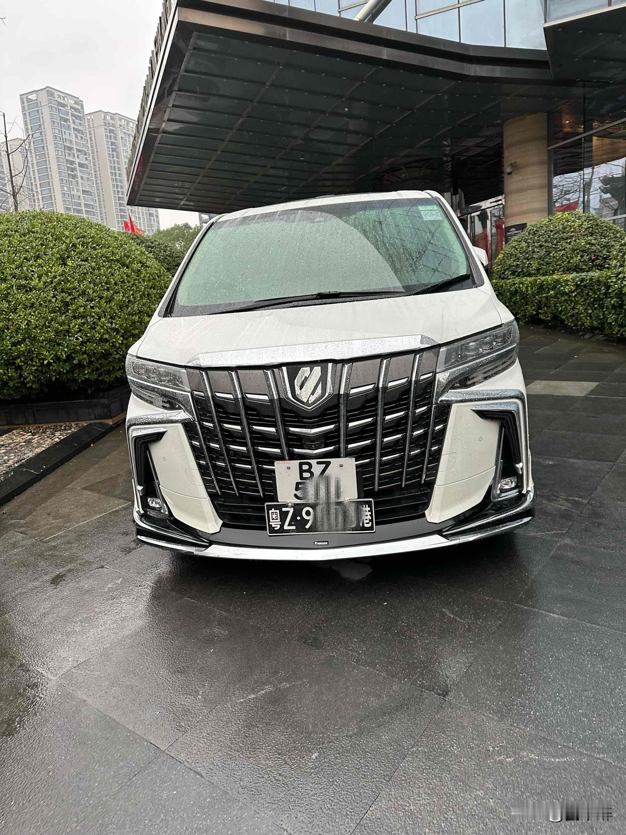 不懂就问
这种车牌照，属于广东还是香港？