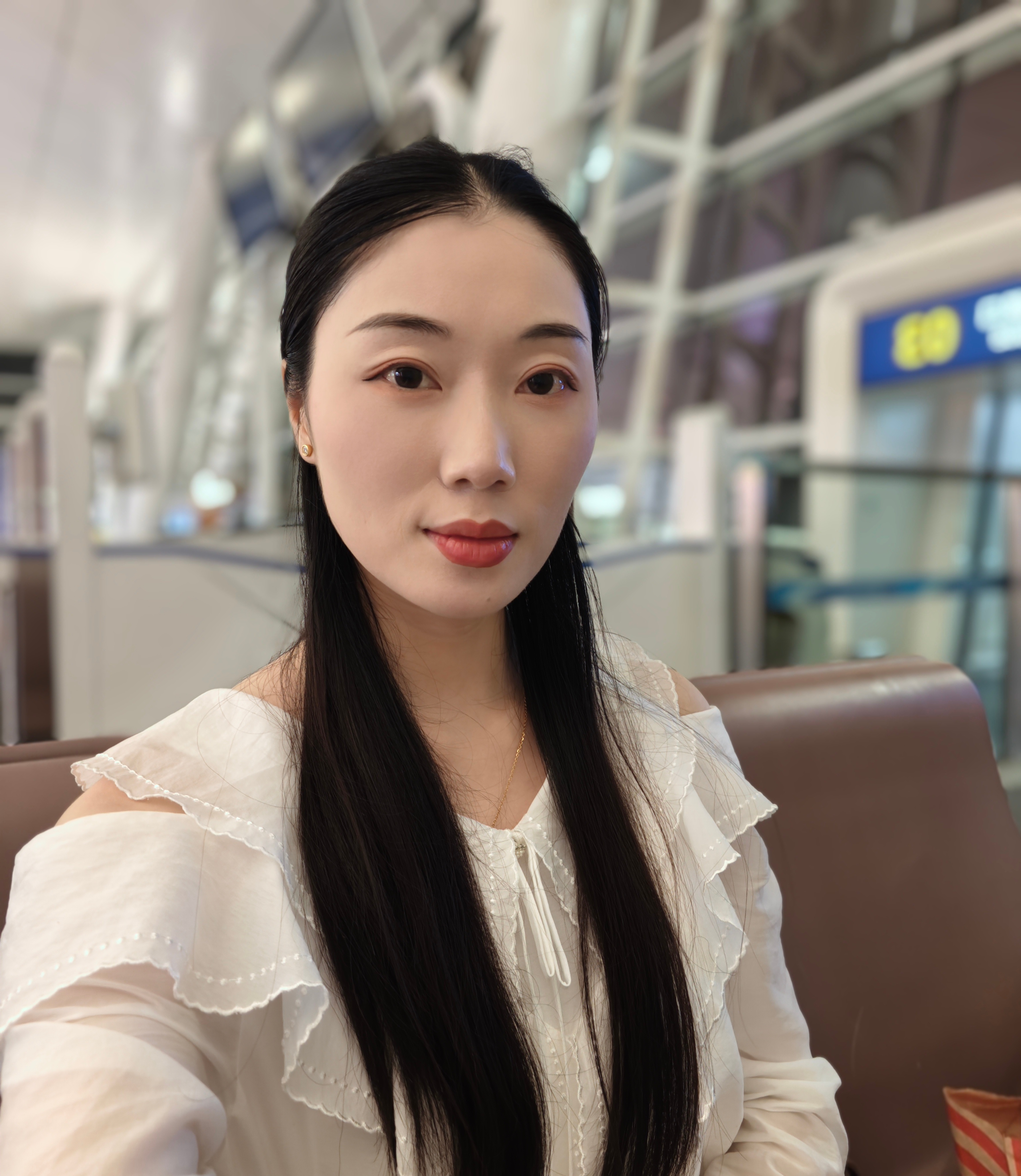 中午一看我晚上的航班延误赶紧让姐妹帮我改航班虽然我现在坐的这趟航班也是延误后的从