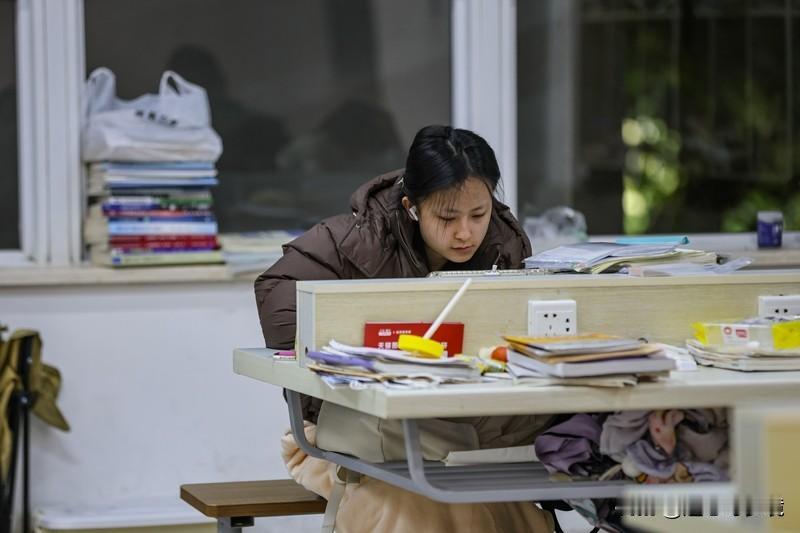 2026年考研今日开考 2026年考研今日开考啦！今年有343万人报名，在243