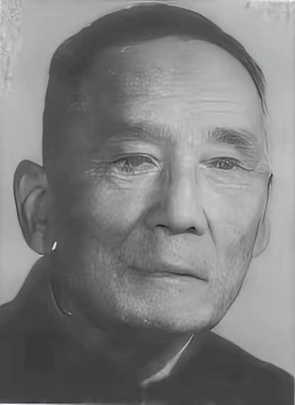 刘万春在警卫战士面前定住了，脑子“嗡”的一声，那点侥幸被碾得粉碎。他以为的“识时