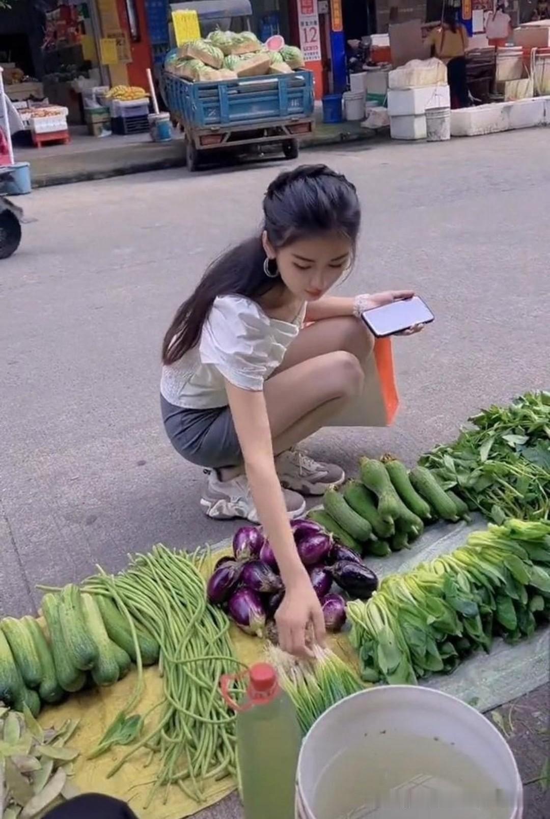 女人一定要认清一个现实：
别觉得每天洗衣做饭、任劳任怨、不乱花钱，自己就是模范妻