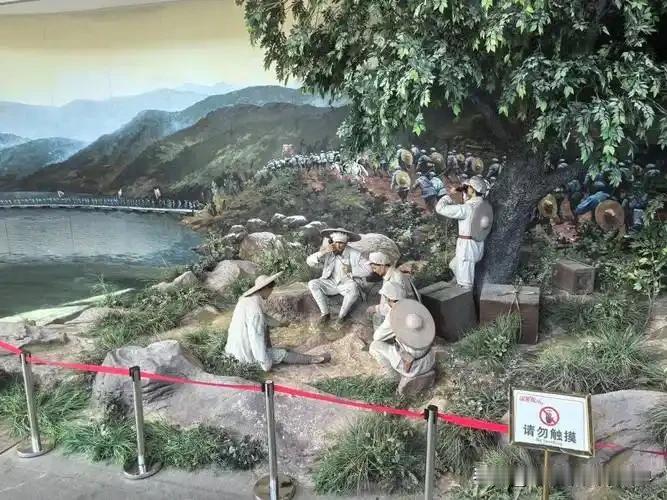 红军长征途中路过茅台镇时，战士们用茅台酒泡脚疗伤。毛主席笑着说：“喝了茅台酒，洗