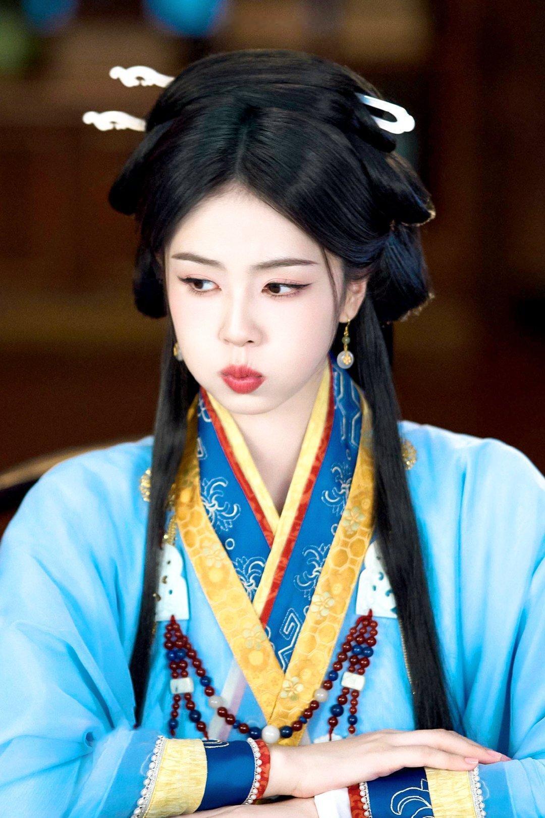 白鹿 🥀白鹿王韵娜🥀白鹿开到荼蘼世间纷扰不必放在心上，守护阿妍的快乐，岁岁平