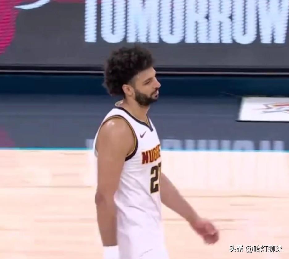 同样是球队的当家后卫！！！
亚历山大与贾马尔穆雷今天的表现不分伯仲！！！
亚历山