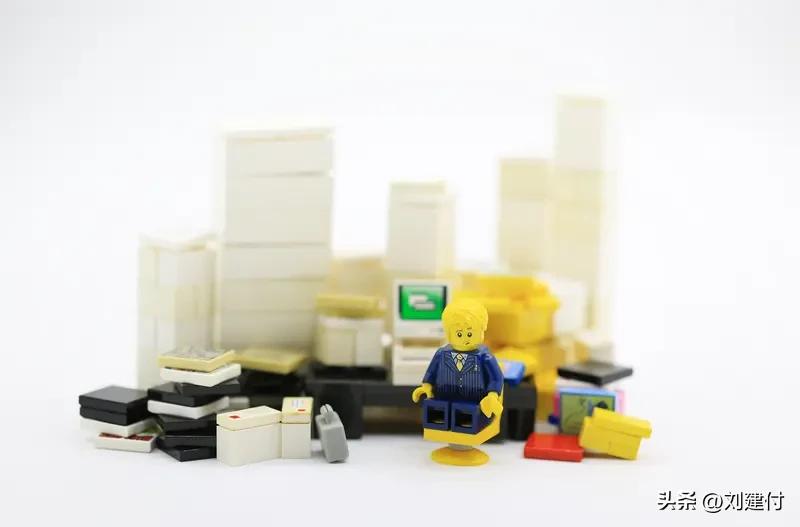 假装上班公司有“员工”月入七八万 “假装上班公司有‘员工’月入七八万”一事近期火