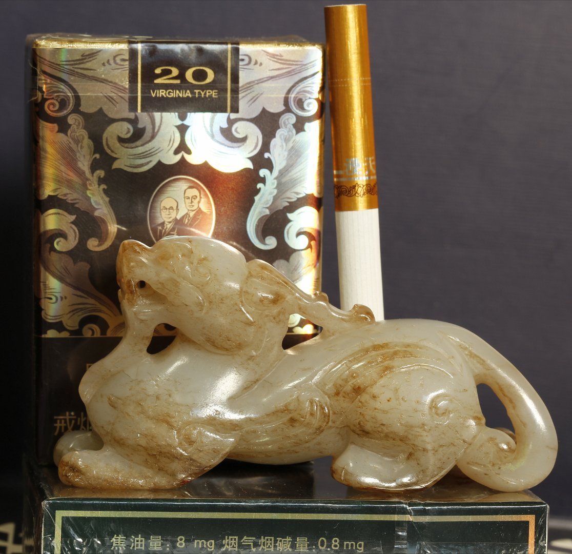 明 . 白玉沁色貔貅一件尺寸：重106克，高44MM，长88.3MM，厚26.3