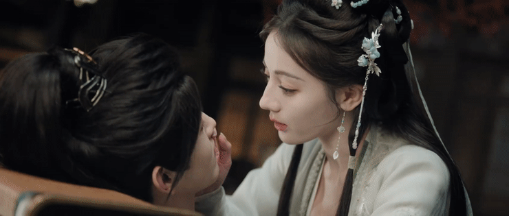 段胥用一次五感换一句思慕🧚♀️活了四百年的灵主第一次懂触碰的意义，一点点靠近段