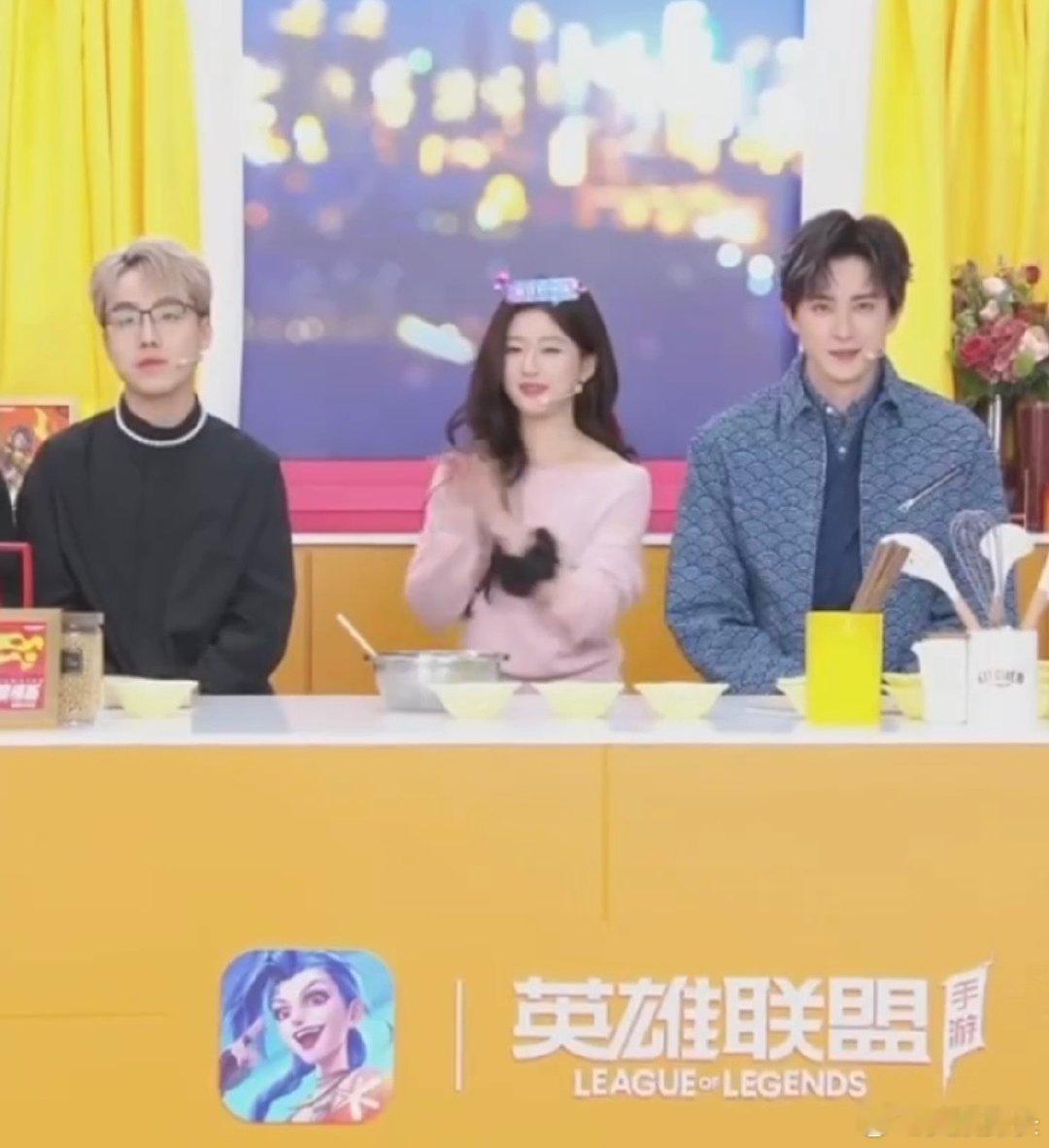 #赵露思说东北话##赵露思ok了泽# 这是什么奇妙的联动！在露思的直播里看到陈泽