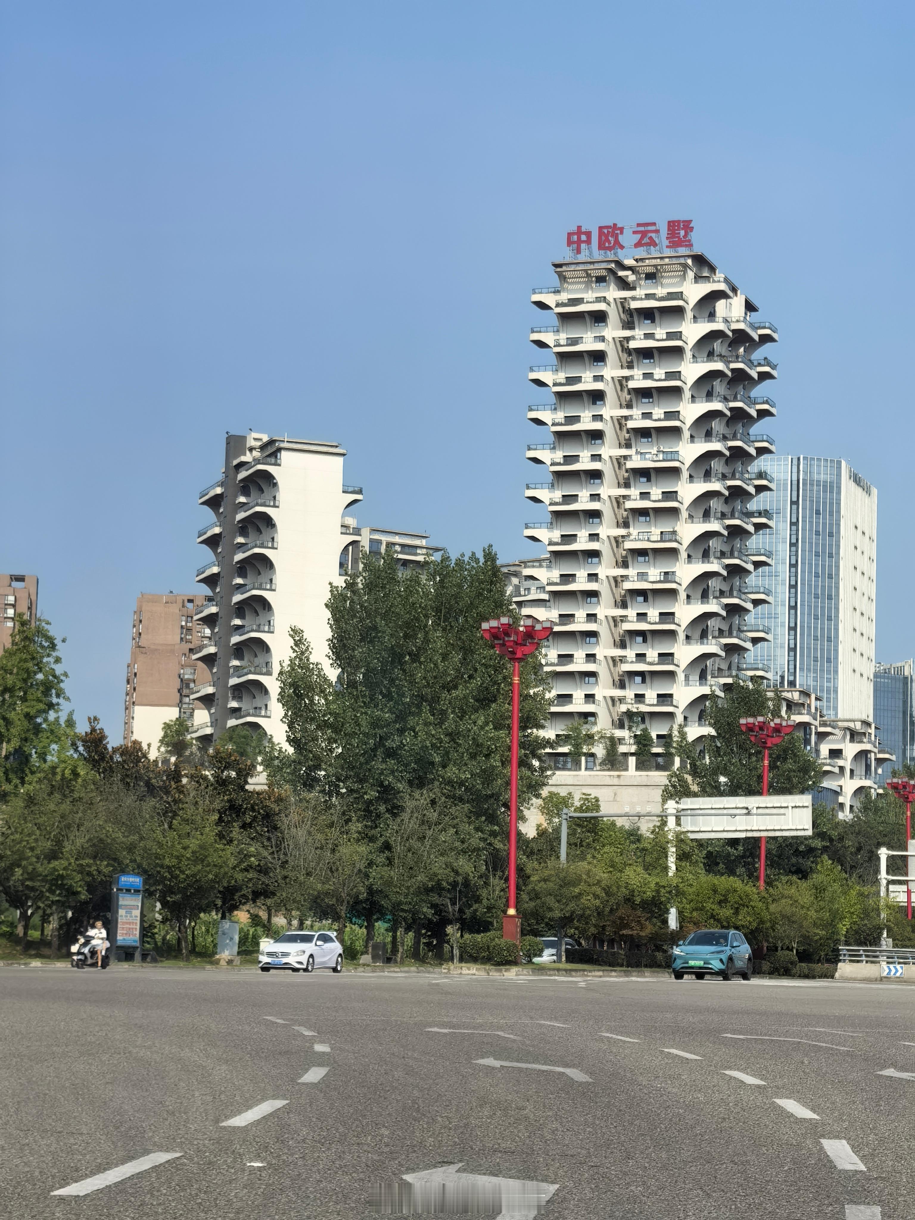 这种靠型，难道不会有人觉得很压抑么？ hh 眉山·眉山职业技术学院