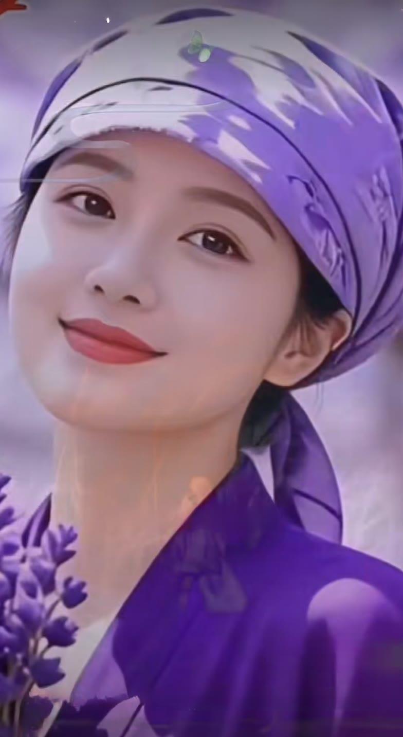 紫色调下的古典美人，如梦如幻，令人陶醉。