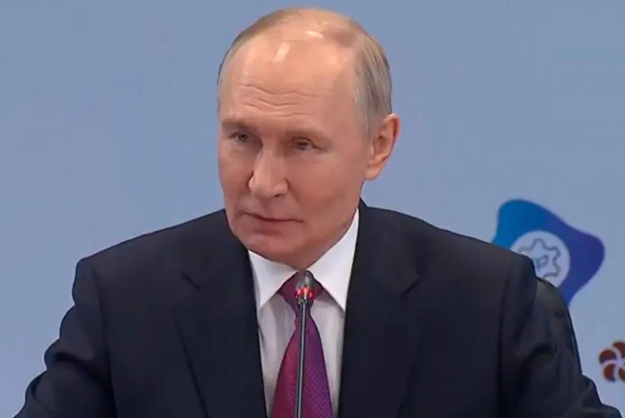 美国彭博社专栏作家马克・钱皮恩发表评论称，在美以与伊朗的战争中，唯一而且十分明显